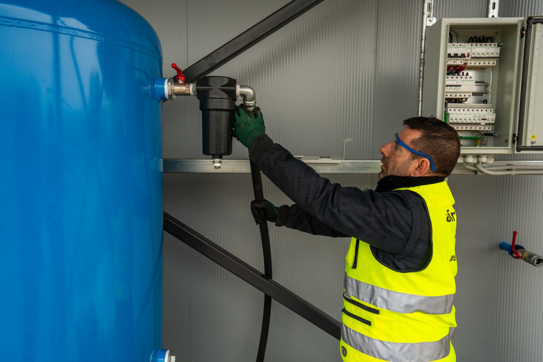 Πλήρης εγκατάσταση συστήματος πεπιεσμένου αέρα στην ILICON P.C.